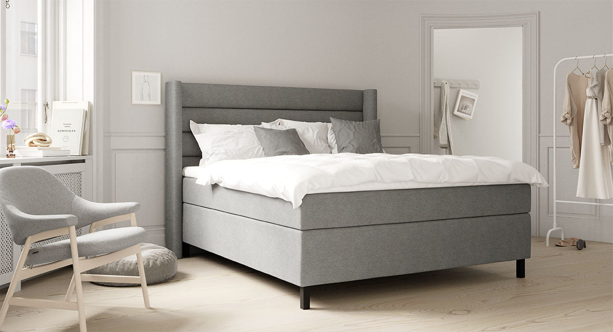 Wonderland säng i ljust sovrum