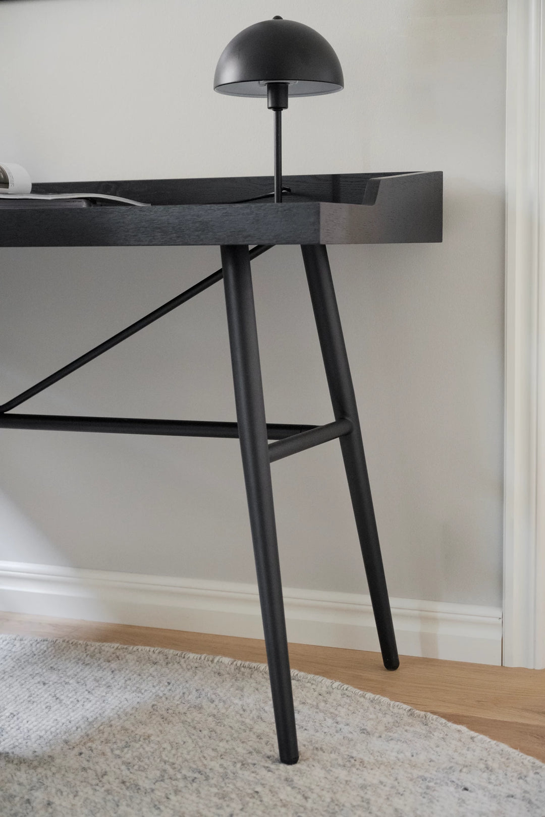 SPRINGDALE SKRIVBORD SVART från Rowico Home finns hos Möbelhuset