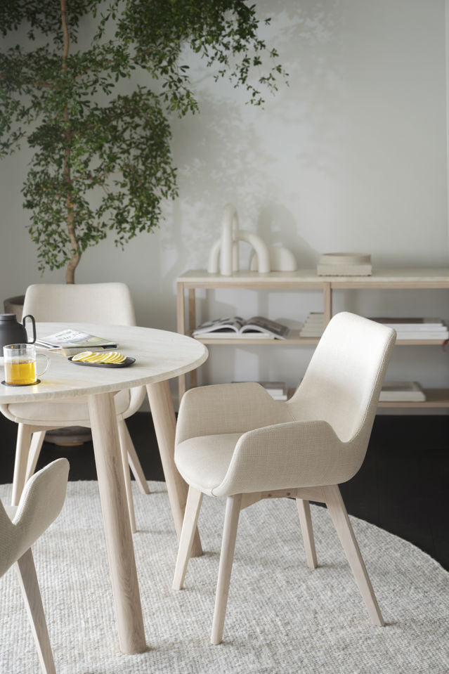 Taransay matbord Ø125 beige travertin/vitpigmenterad ek