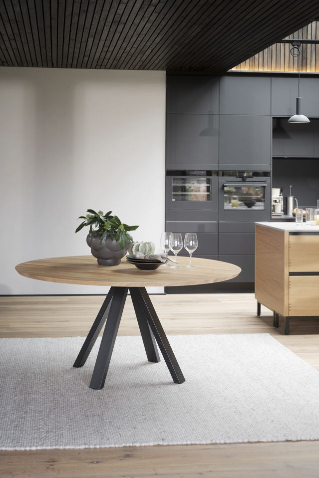 Carradale matbord Ø150 ek/V-ben svart metall