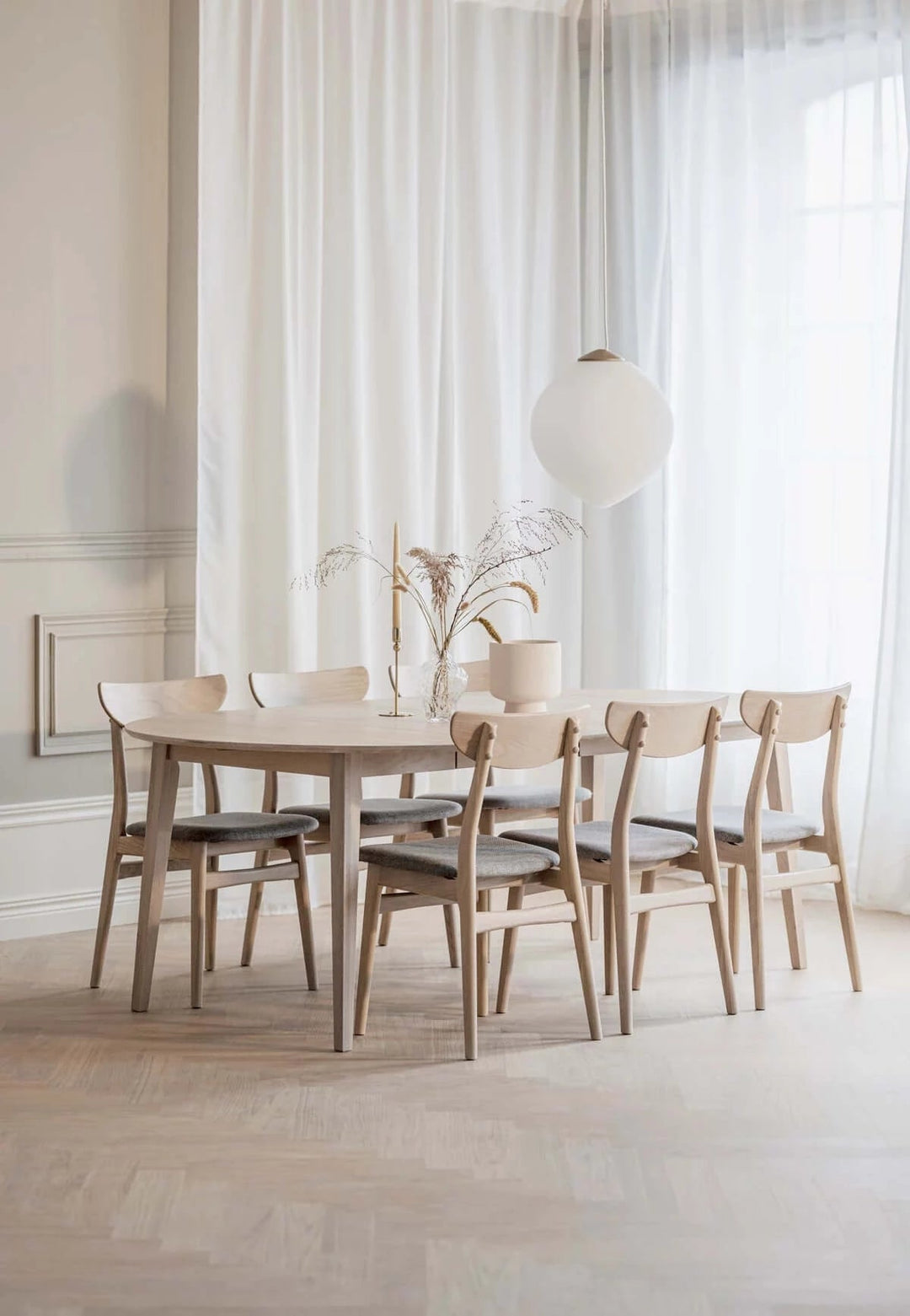 FILIPPA MATBORD RUND VITPIGMENTERAD - Möbelhuset