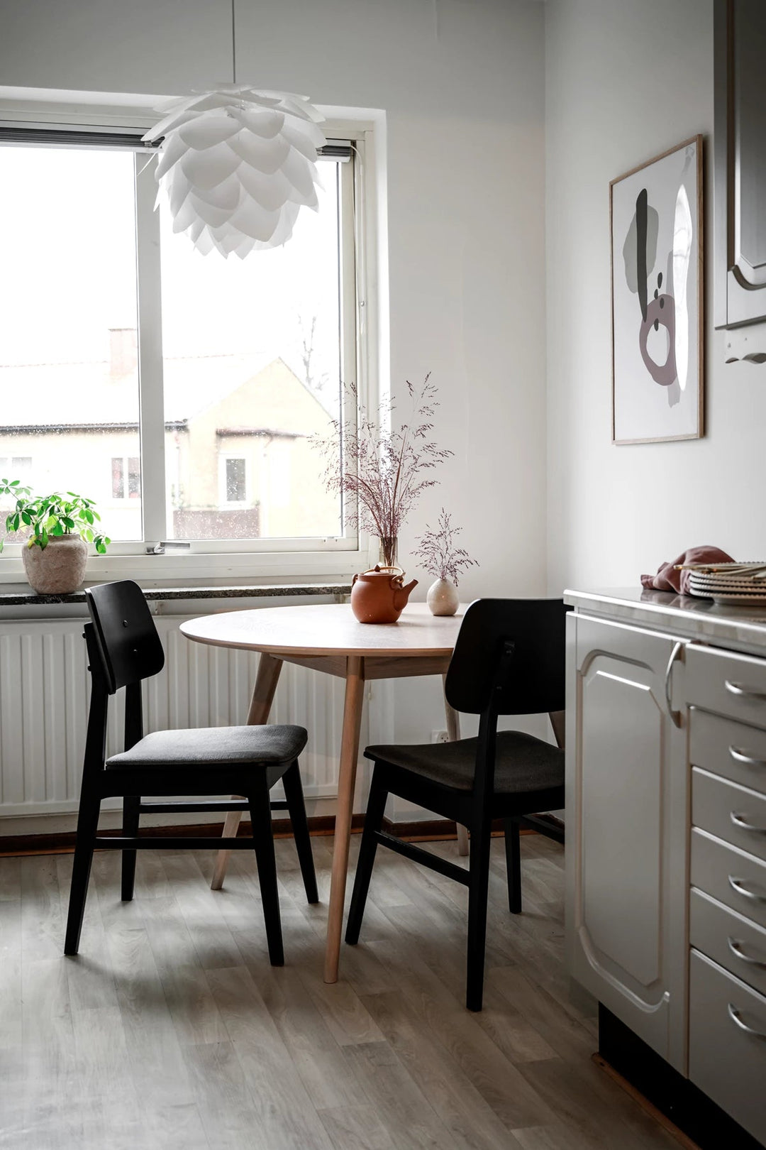 YUMI MATBORD RUND VITPIGMENTERAD - Möbelhuset