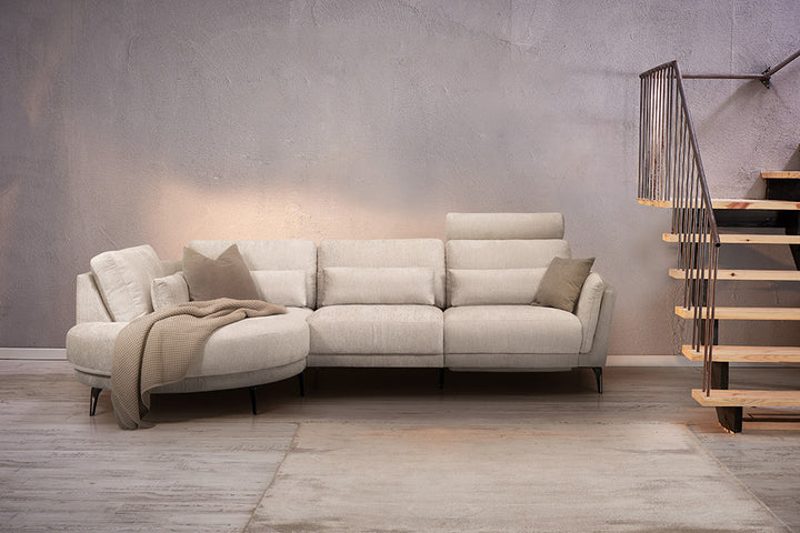 Hjort knudsen soffa London med rundad schäslong i ett modernt minimalistiskt vardagsrum