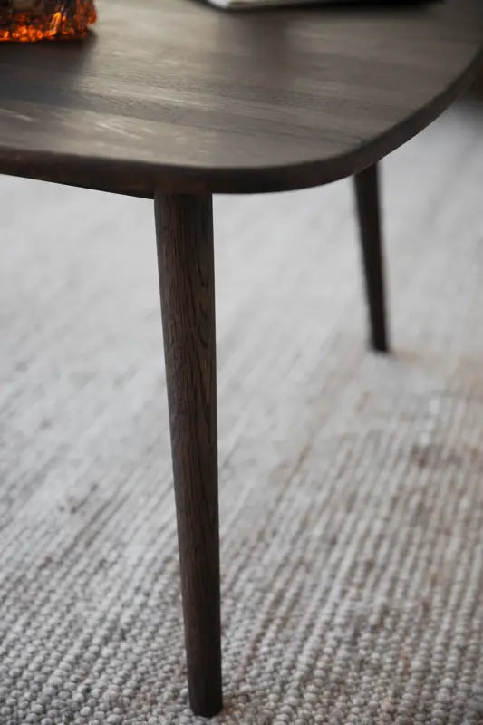 128017 b mb Tompkins coffee table square brown oak, 03.
