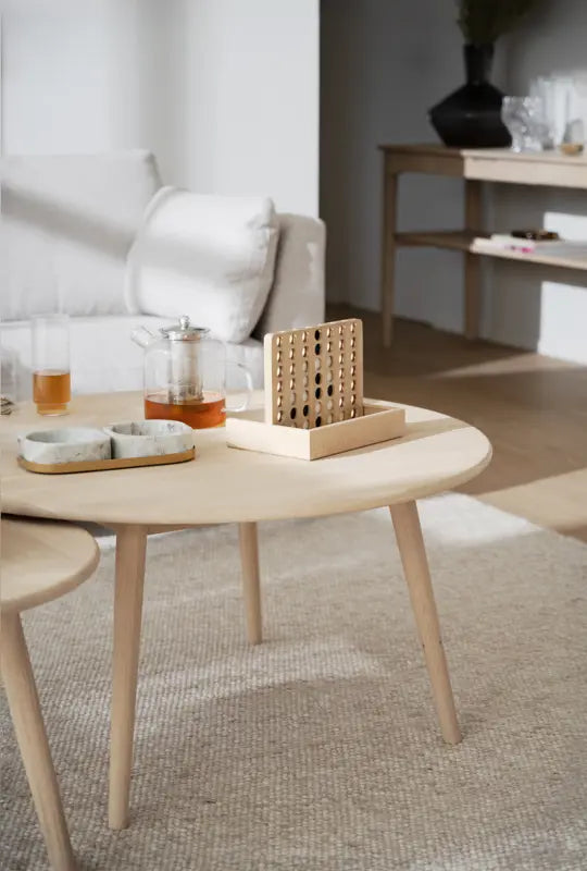 128011 b mb Tompkins coffee table square whitewash oak, 01.