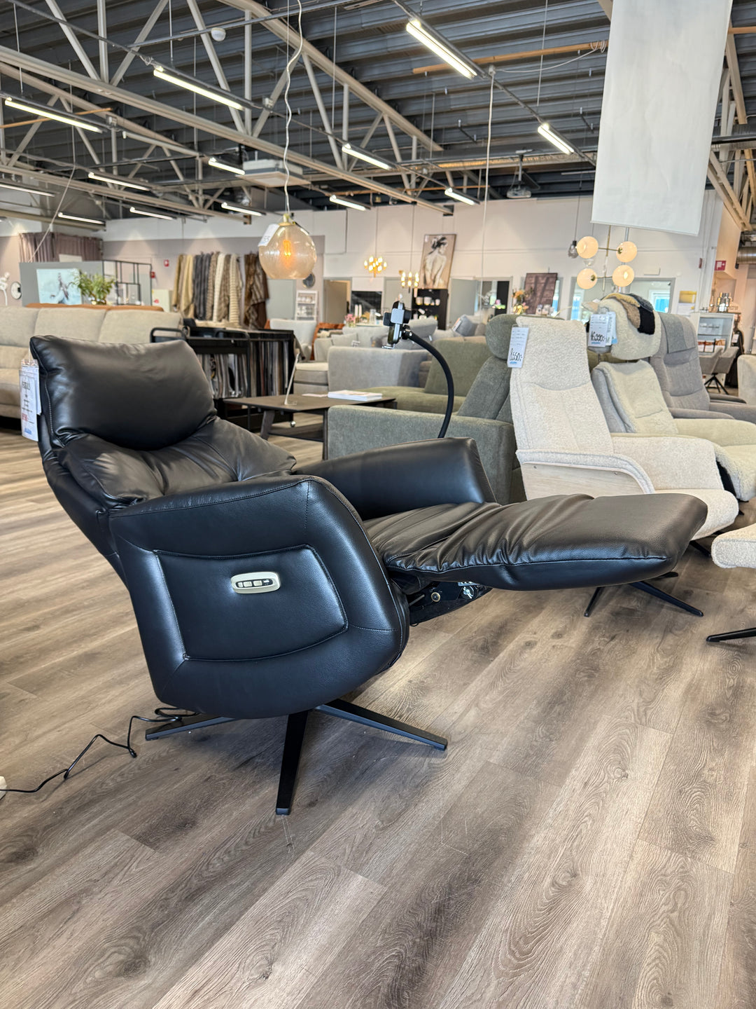 Paris reclinerfåtölj med mobilhållare